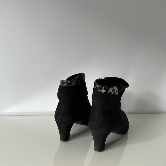 *Avon Cushion Walk Black Bootie with Leopard Print - Picture 7 of 8